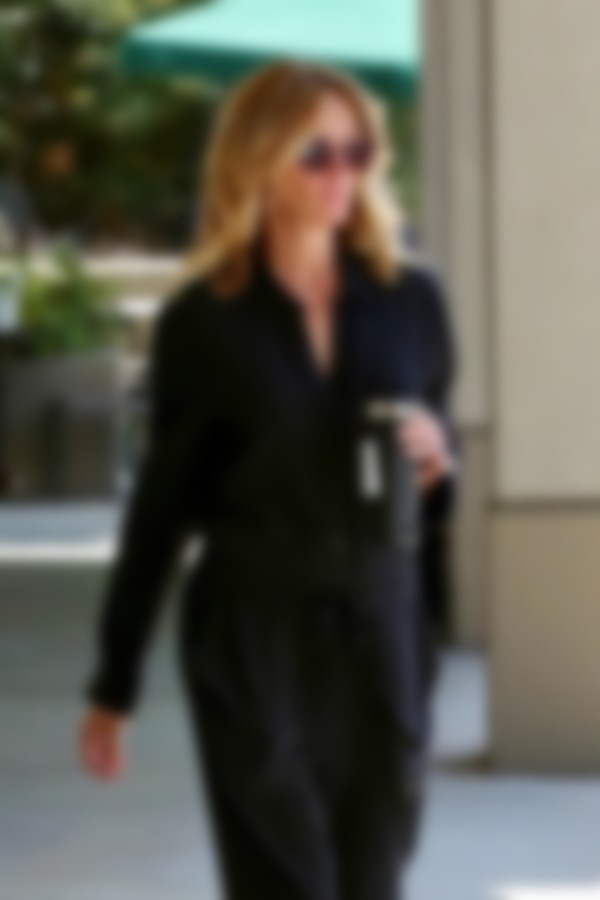 Тар шалбардағы сексуалды қыздар