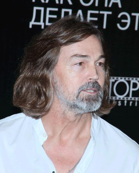 Никас Сафронов: «Состоялся сам — помоги другому» Никас Сафронов: «Состоялся сам — помоги другому»