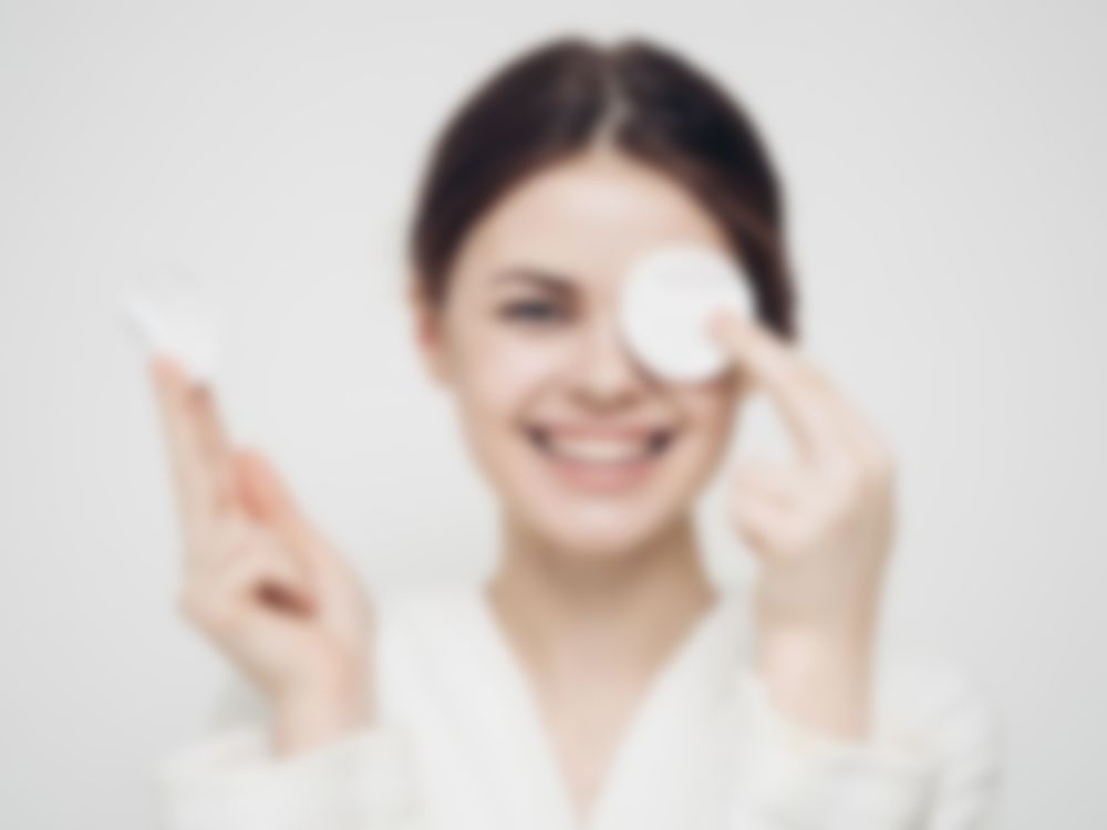 Чем снять макияж с глаз для чувствительной кожи