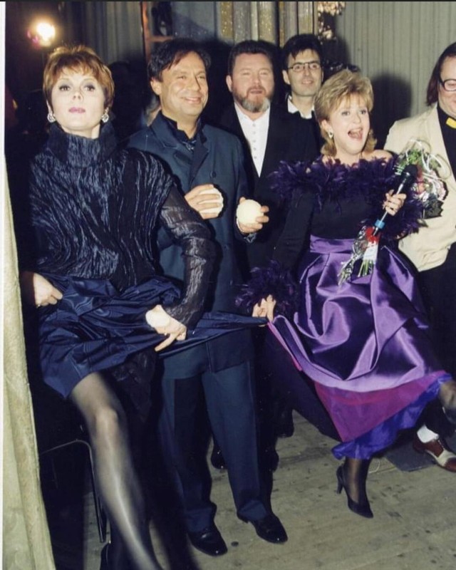 Ефим Шифрин с коллегами по "Аншлагу". Фото: соцсети / @koteljnik