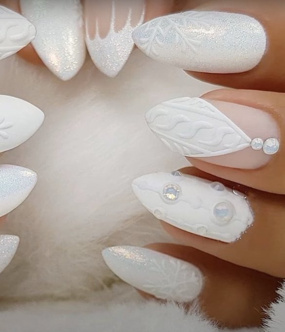 Фото: YouTube / ролик "Вязаный маникюр! Зимний дизайн ногтей!"