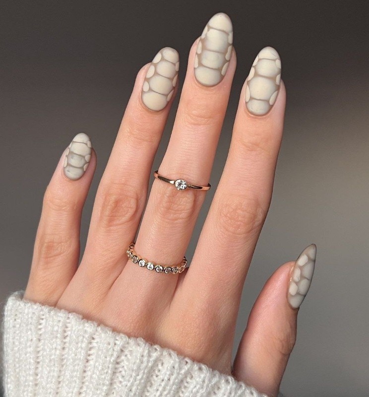 Фото: соцсети / @finewinenails