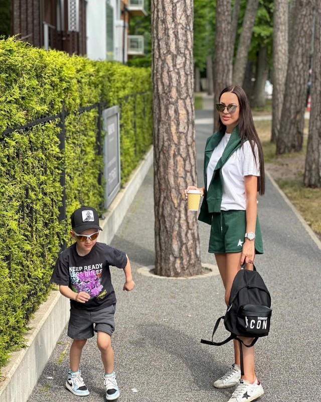 Сана Оша с сыном. Фото: соцсети/@sana__osa