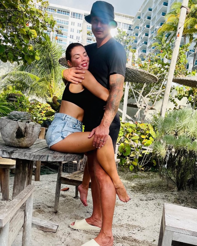 Анна Седокова и Янис Тимма. Фото: соцсети/@annasedokova