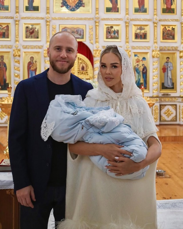 Мария Погребняк с мужем и сыном. Фото: соцсети/@mariapoga_