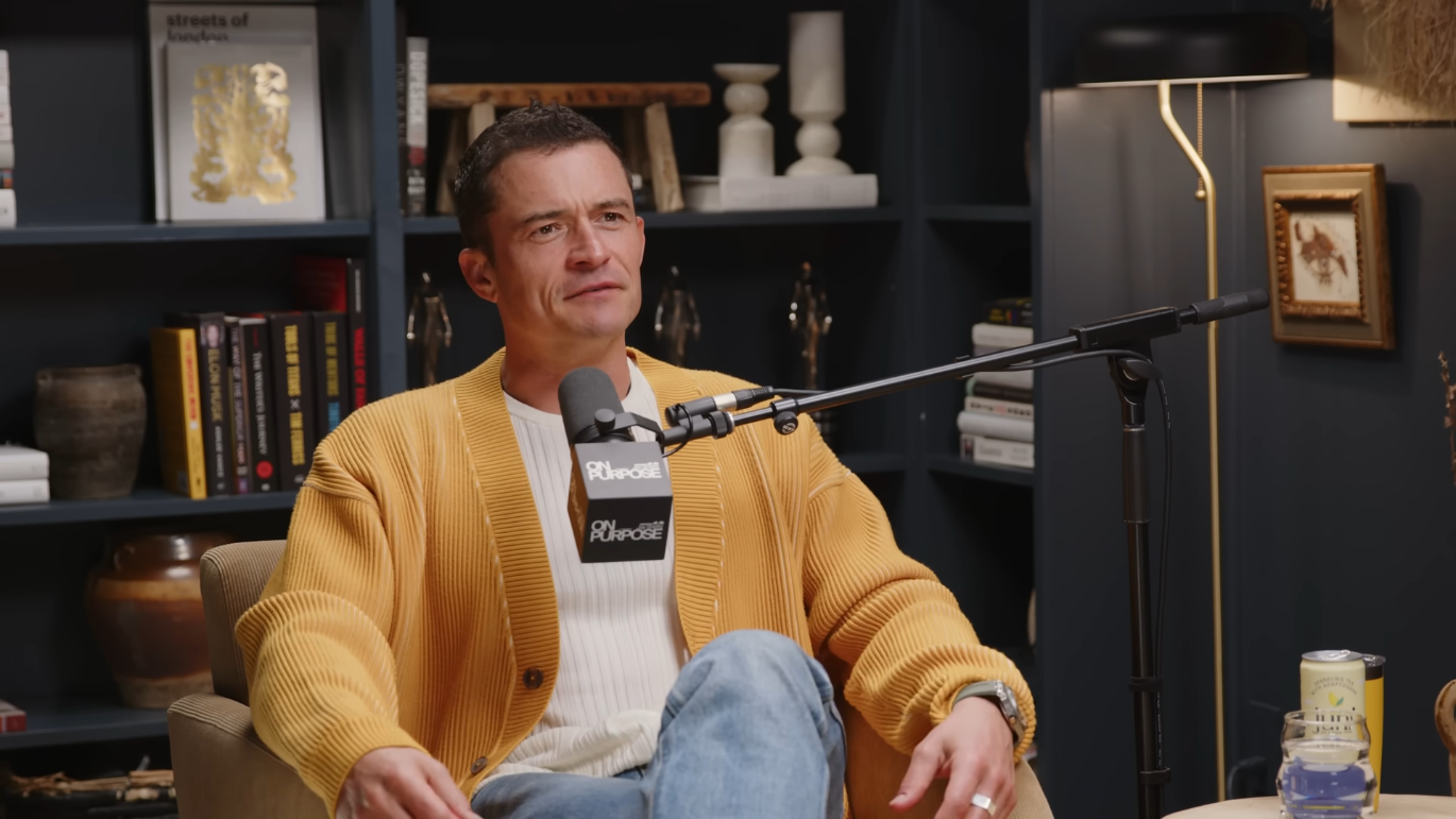 Орландо Блум. Фото: YouTube / @JayShettyPodcast.