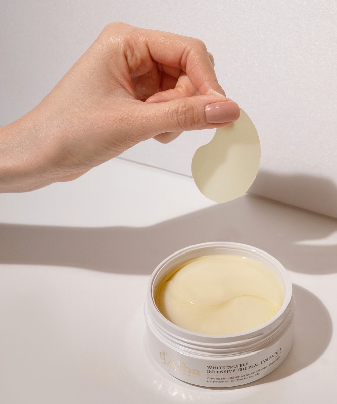 Фото: архивы пресс-службы d'Alba. Патчи для области вокруг глаз White Truffle Intensive The Real Eye Patch