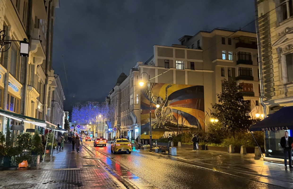 граффити-портрет Майи Плисецкой на Большой Дмитровке, 16. Фото: Юлия Крышевич