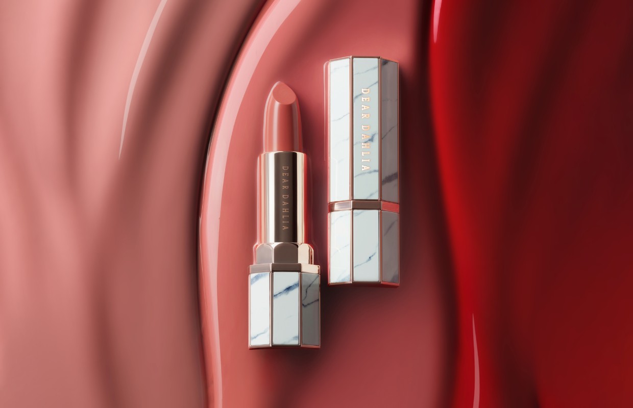 Фото: архивы пресс-службы Dear Dahlia. Помада Lip Paradise Sheer Dew