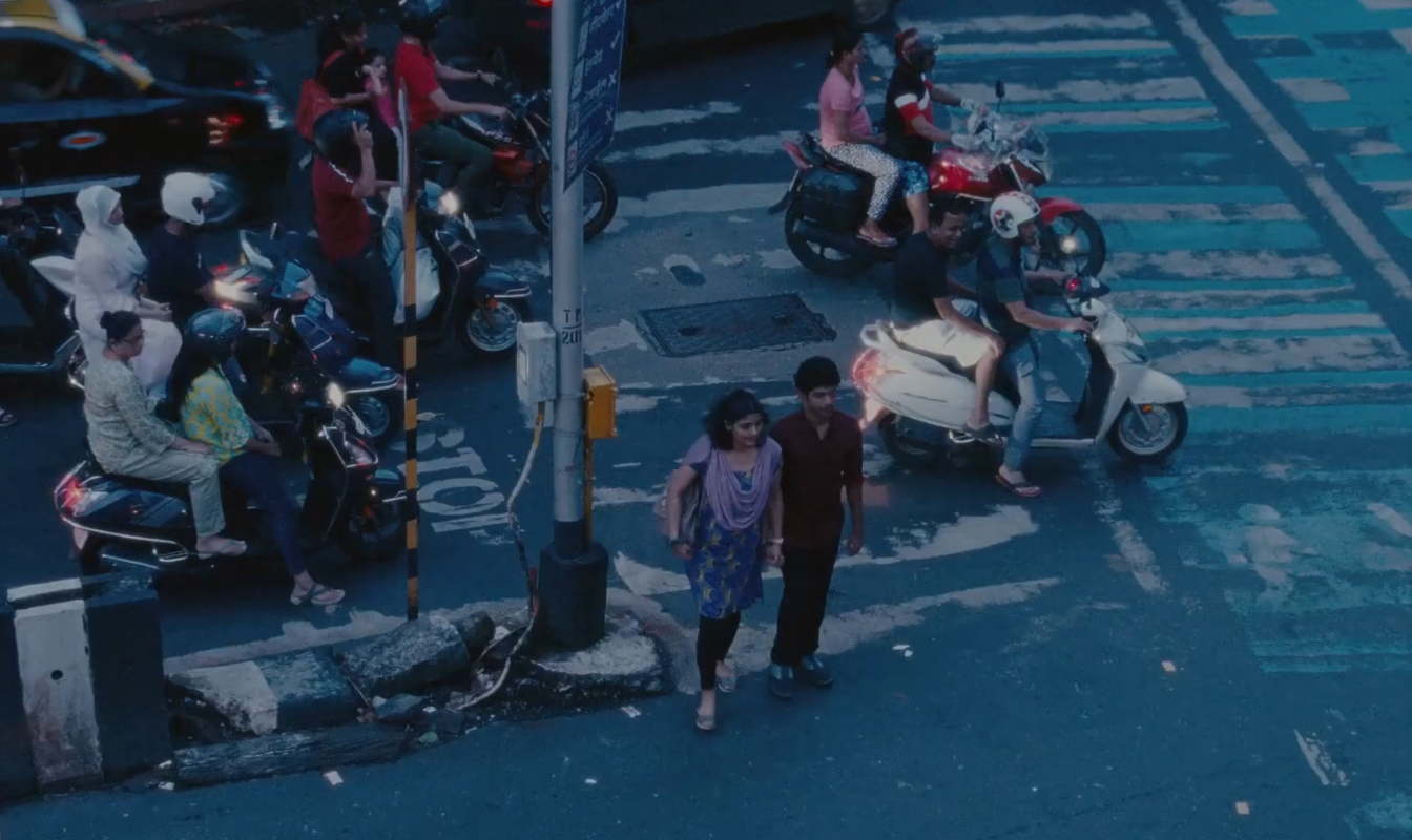 Кадр из фильма &#34;Все, что нам кажется светом&#34; (2024), реж. Паял Кападиа