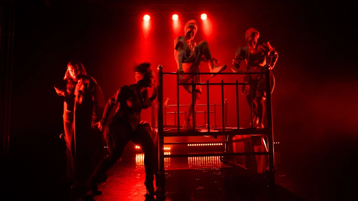 Сцена из рэп-спектакля "Идиот". Фото предоставлено Львом Киселевым