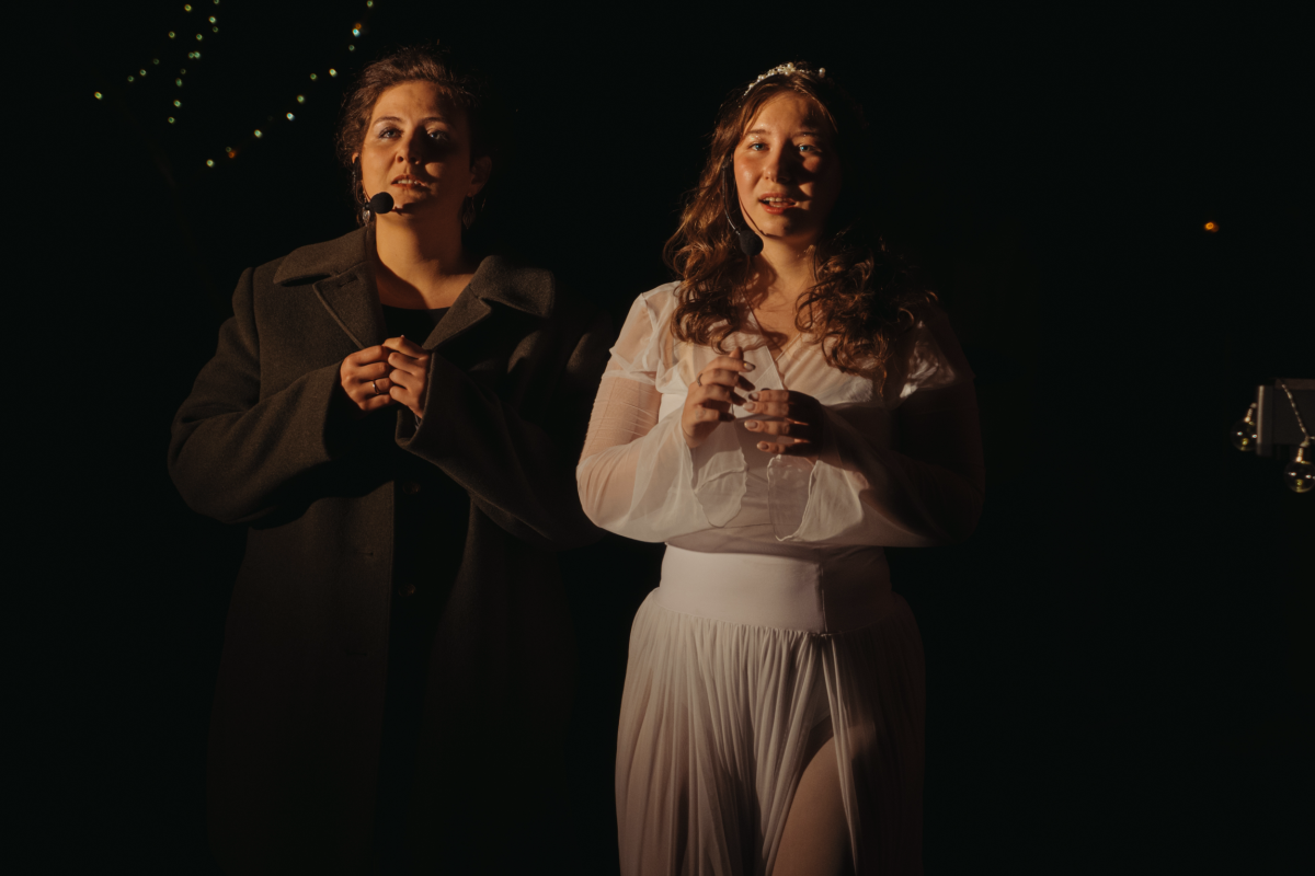 Сцена из спектакля &#34;Душечка&#34; Алисы Апрель. Культурный центр &#34;ЗИЛ&#34;. Фото: Мария Черная