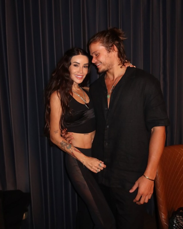 Айза и Степан Кузьменко. Фото: соцсети/@aizalovesam