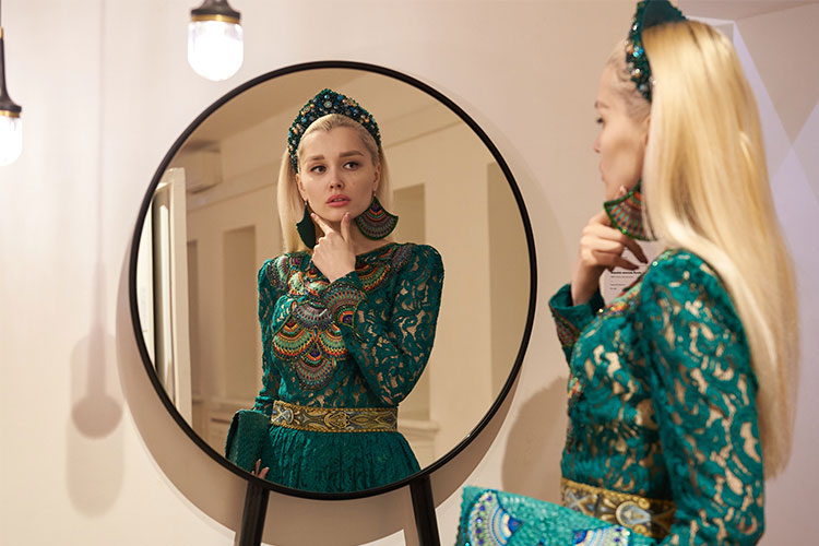 Фото участника выставки &#34;РусАртСтиль&#34; творческой мастерской &#34;КУТЮРЬЕ&#34;. Фото: expo-resurs.ru