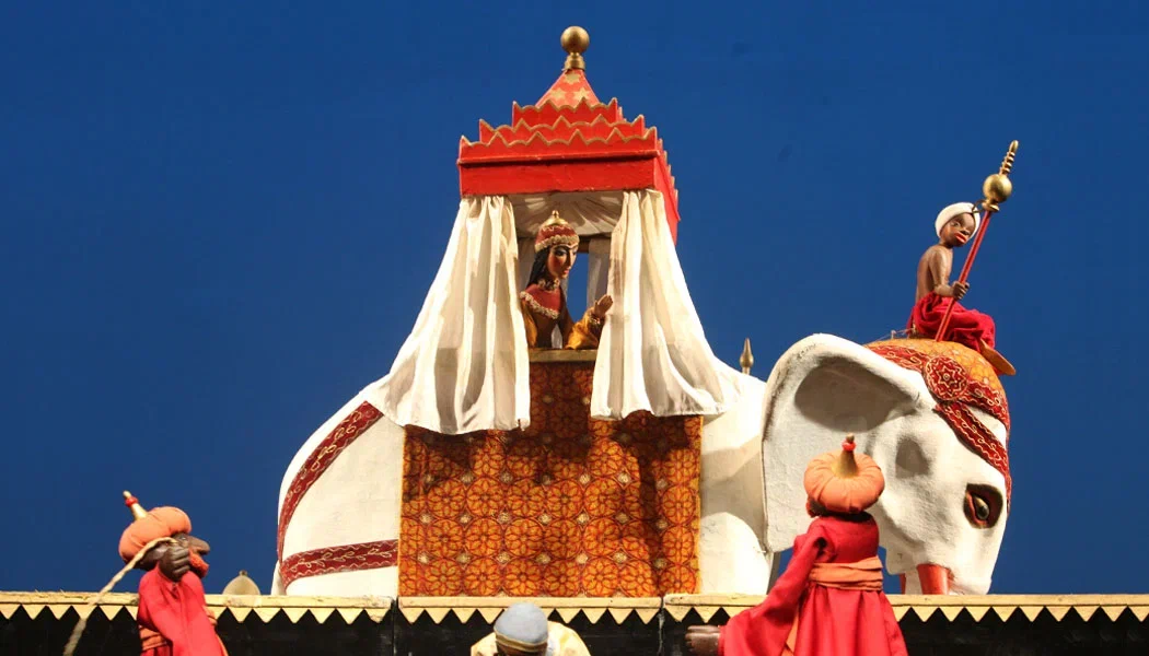 Сцена из спектакля &#34;Волшебная лампа Аладдина&#34; (6+). Фото: Михаил Гутерман/Театр кукол имени Сергея Образцова