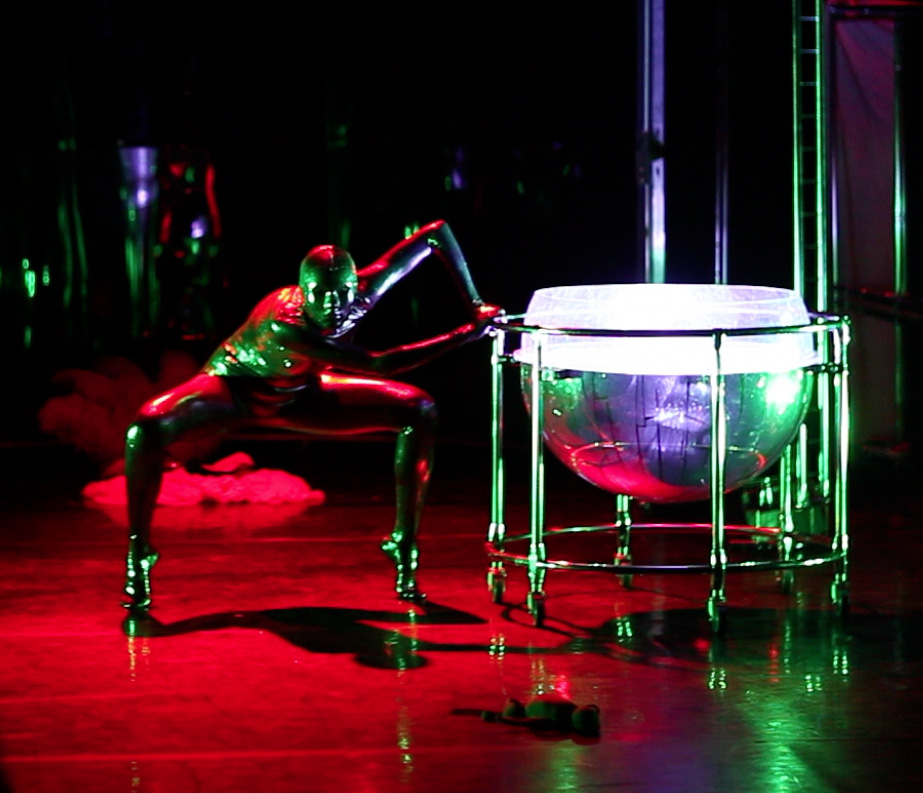 Марчелла Солтан в спектакле Театра &#34;черноеНЕБОбелое&#34;. Фото предоставлено Марчеллой Солтан