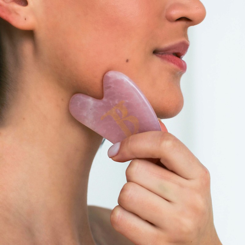 Фото: архивы пресс-службы Blacktouch. Кварцевый скребок гуаша для массажа лица