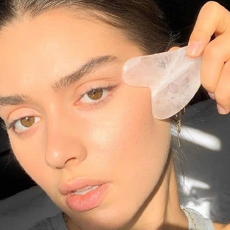 Фото: архивы пресс-службы ECOCOCO. Массажер гуаша для лица Rose Petal Gua Sha Crystal