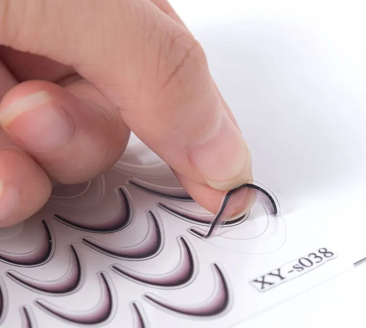 Фото: архивы пресс-службы Diifa. Наклейки слайдеры для маникюра