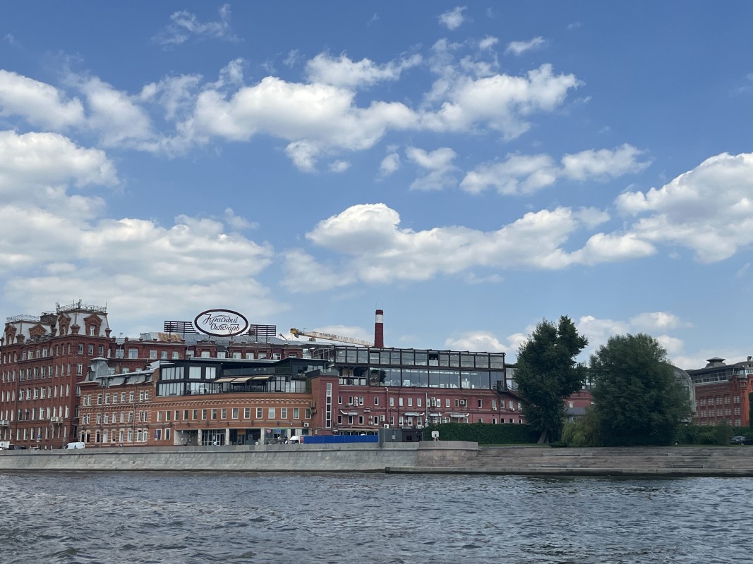 Вид с Москва-реки на центр города. Фото: Юлия Крышевич