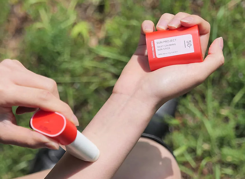 Фото: архивы пресс-службы Thank You Farmer. Стик для лица солнцезащитный успокаивающий SPF 50+ Sun Project Silky Calming Sun Stick