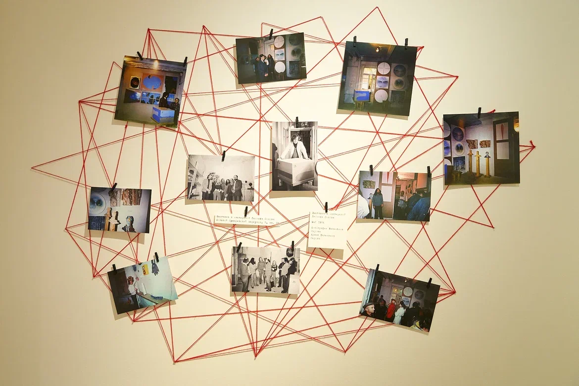 Фрагмент экспозиции выставки &#34;Искусство за закрытыми дверями. Квартирные выставки 1960-х–1980-х&#34; в Выставочных залах РОСИЗО. Фото: Вадим Гортинский. Предоставлено пресс-службой РОСИЗО