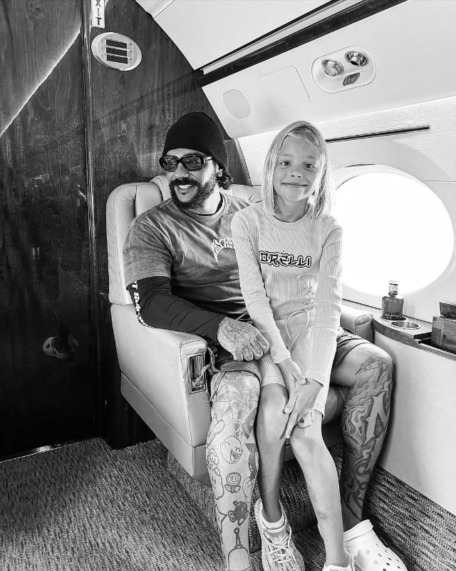 Тимати с дочерью Алисой. Фото: соцсети/@timatiofficial