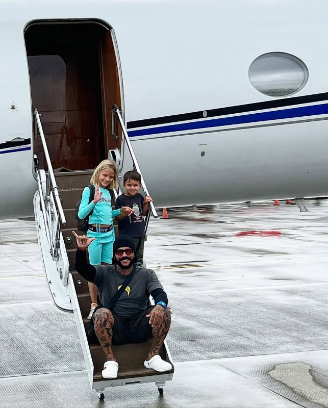 Тимати с дочерью Алисой и сыном Ратмиром. Фото: соцсети/@timatiofficial