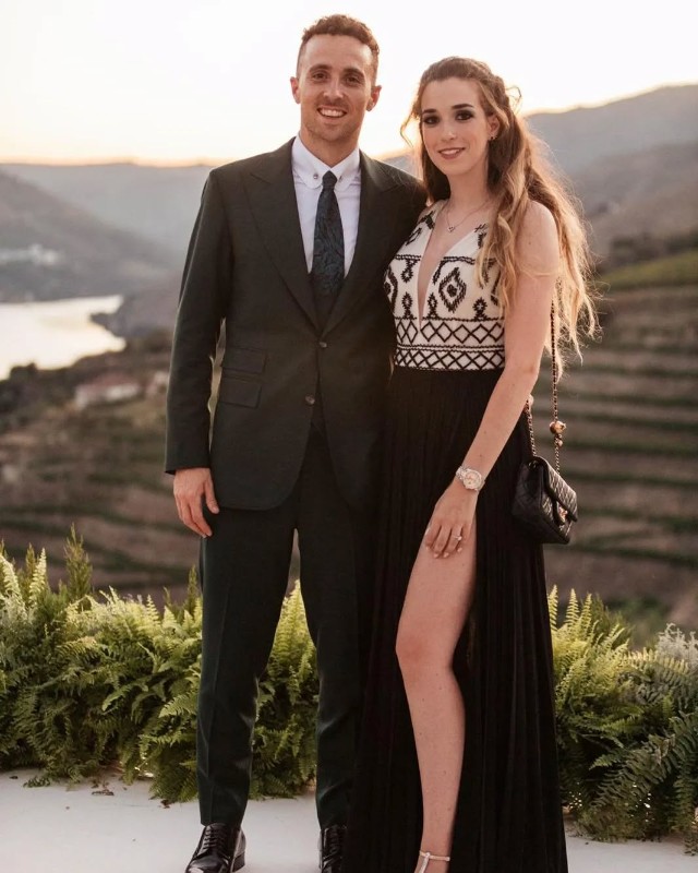 Диогу Жота с женой. Фото: соцсети/@diogoj_18