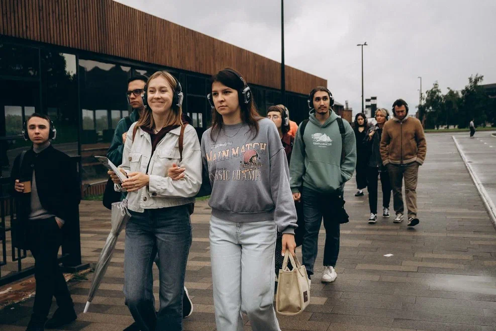 Аудиоспектакль-променад &#34;Три сестры. Тропа Ирины&#34; (12+) от Красноярского музыкального театра и Творческой лаборатории &#34;Арт-Проект&#34;. Фото: mos.ru. Предоставлено пресс-службой фестиваля &#34;Театральный бульвар&#34;