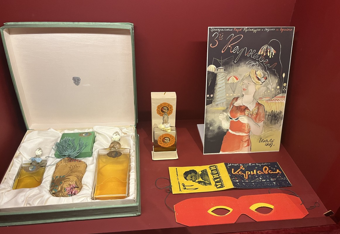 Фрагмент экспозиции выставки &#34;Красная Москва&#34;. Фото: Юлия Крышевич