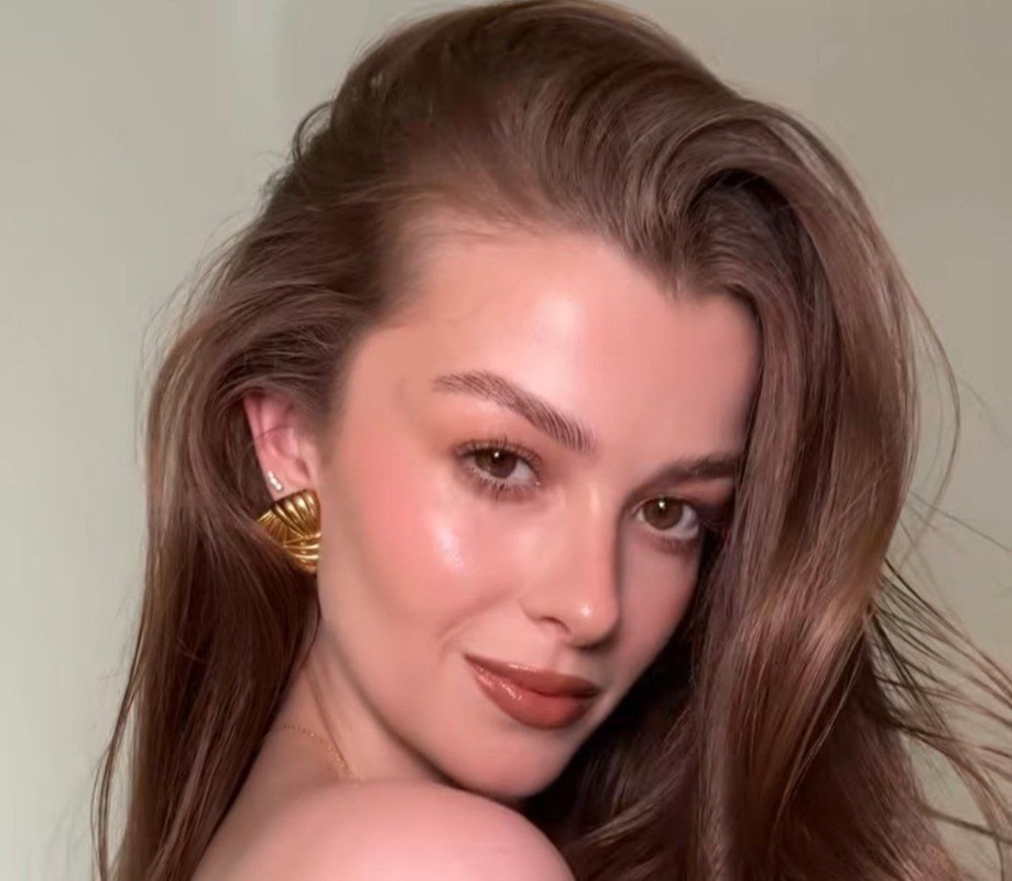 Фото: соцсети / @elliseferguson