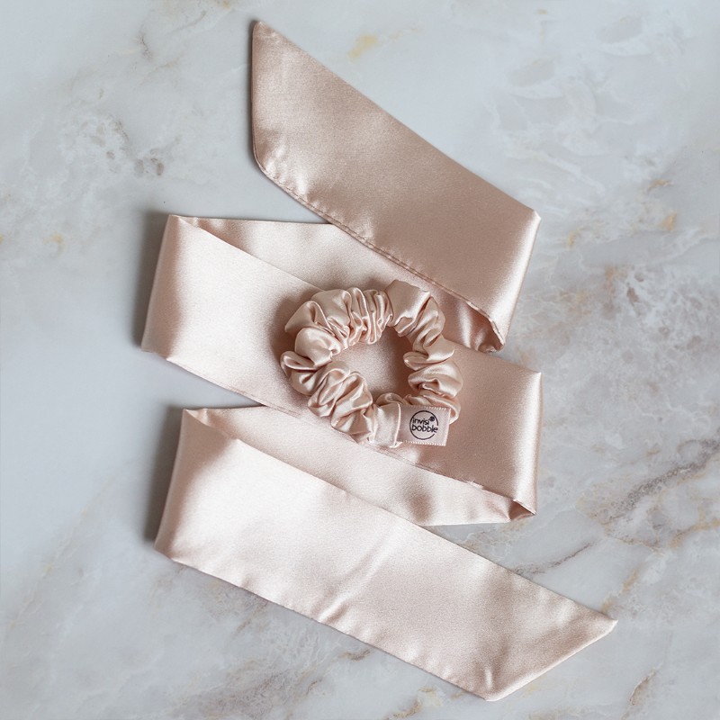 Фото: архивы пресс-службы invisibobble. Резинка-браслет для волос с лентой для банта SPRUNCHIE SLIM Ballerina Bow 