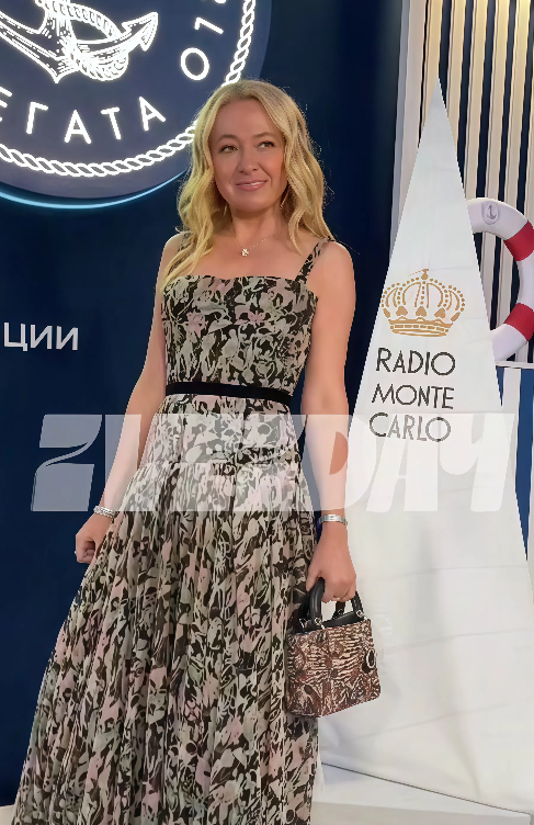 Яна Рудковская. Фото: Telegram / @zvezdach_mag