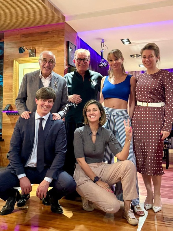 Дмитрий и Полина Дибровы с юристами. Фото: Telegram/@alexander_dobrovinsky