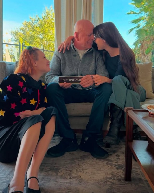 Брюс Уиллис с дочерьми. Фото: соцсети/@brucewillisbw