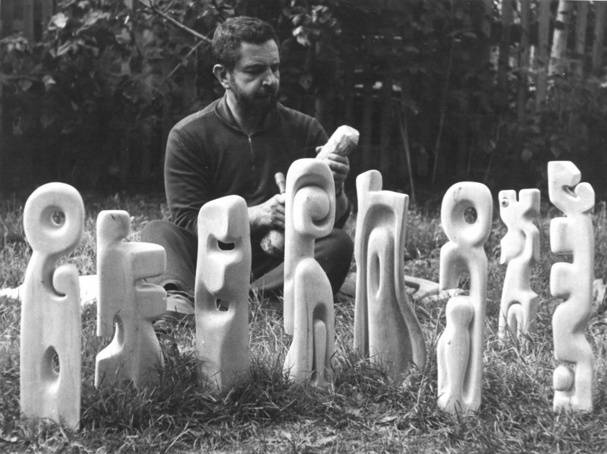 Вадим Сидур в Алабино, 1960-е. Фото Эдуард Гладков. Архив музея Вадима Сидура. Предоставлено пресс-службой ММОМА