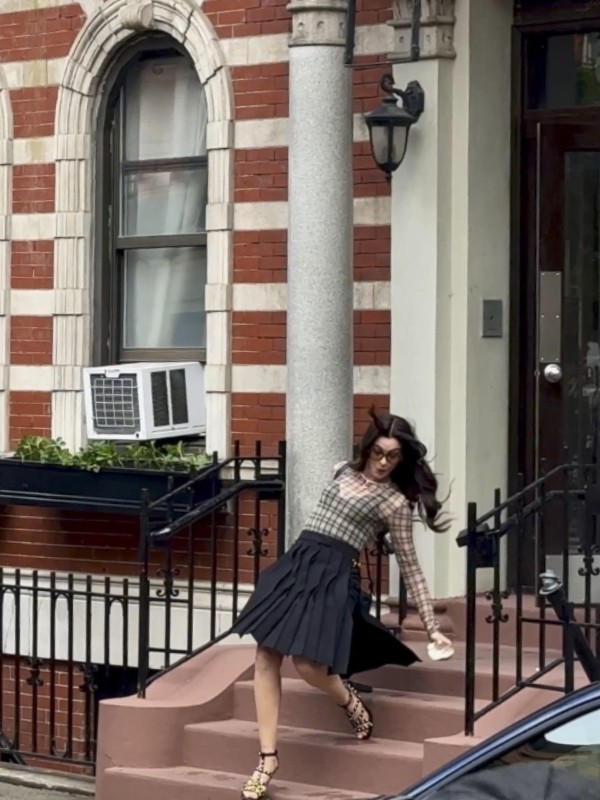 Энн Хэтэуэй на съемках фильма &#34;Дьявол носит Prada 2&#34;. Фото: www.legion-media.com