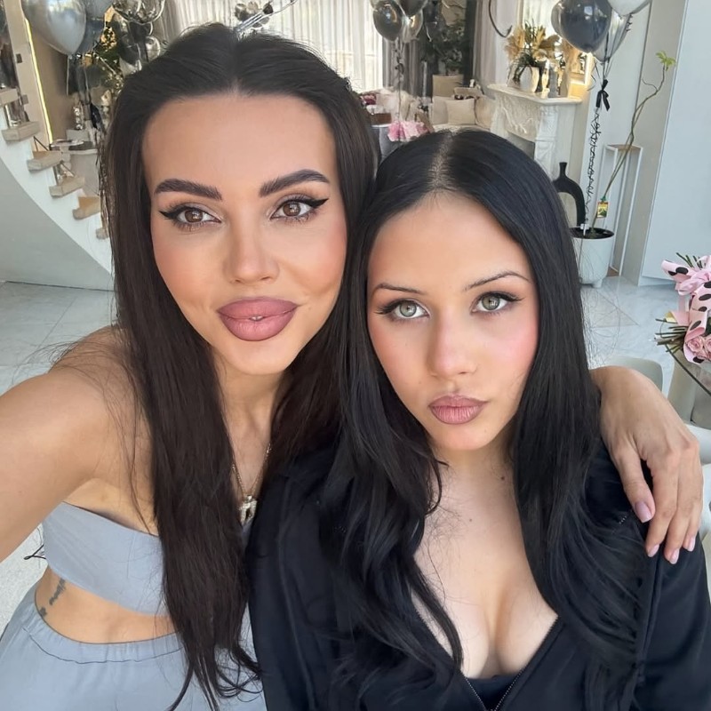 Оксана Самойлова с дочерью Ариелой. Фото: соцсети / samoylova_official