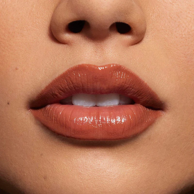 Фото: архивы пресс-службы Kylie Cosmetics. Glossy Lip Kit, оттенок Coconut 2.0