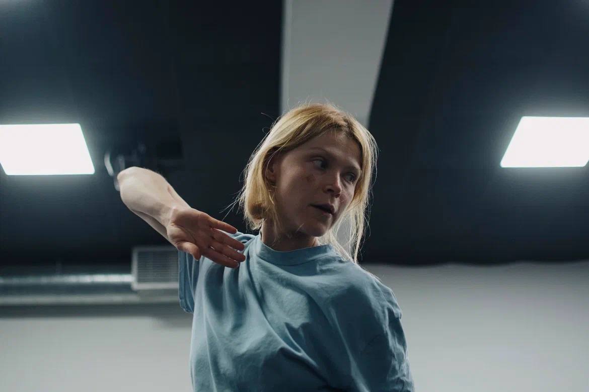 Ксения Земскова, танц-художница, сотрудница экскурсионного отдела и куратор серии танц-перформативных программ в ММОМА. Фото: Лада Бельская. Предоставлено автором