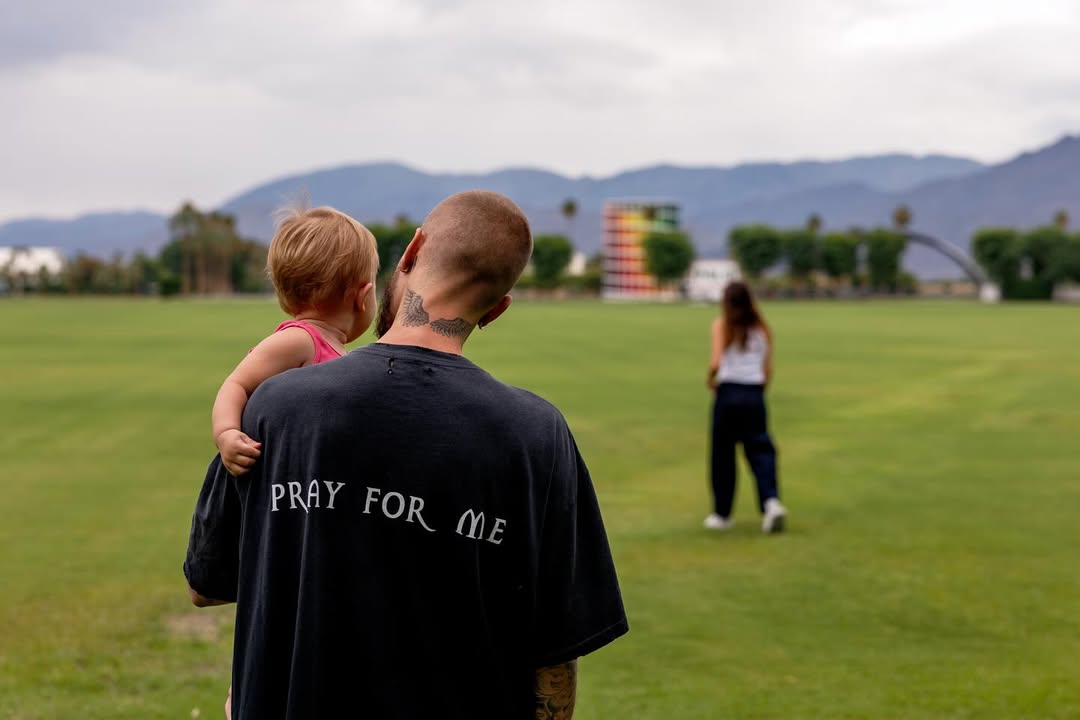 Джастин и Хейли Бибер с сыном. Фото: соцсети/@lilbieber