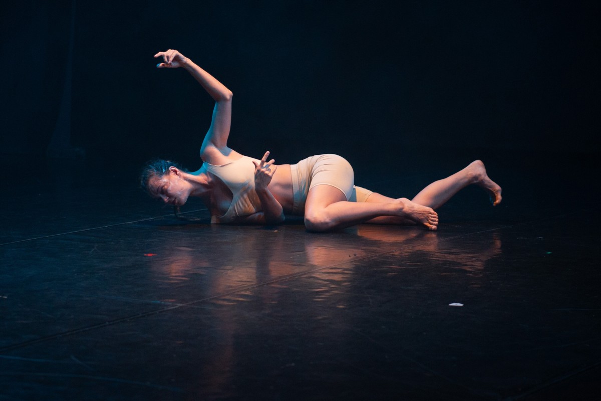 Фрагмент спектакля DIOS (хор. Екатерина Плянтер). Фото: пресс-служба Культурного центра "ЗИЛ". Предоставлено Terra Dance