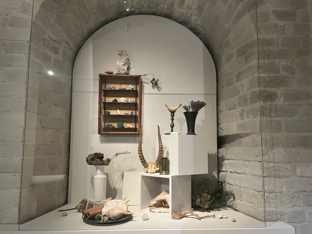 Фрагмент экспозиции выставки "Равновесие неравного" Дмитрия Краснопевцева в ЦСИ AZ/ART. Фото: Юлия Крышевич