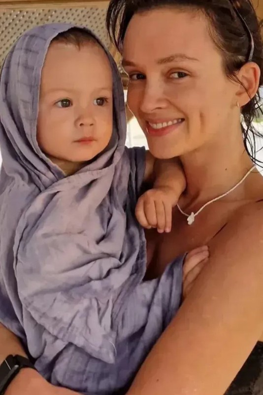 Паулина Андреева с ребенком. Фото: соцсети/@paulinaandreeva_