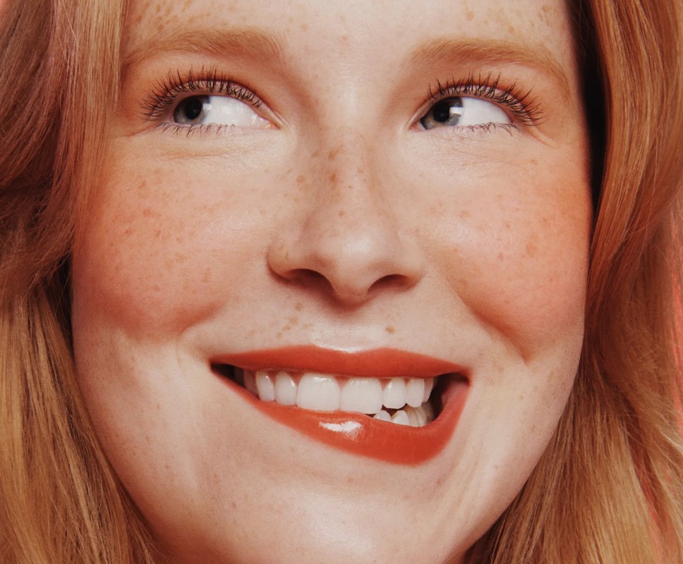 Фото: архивы пресс-службы Rare Beauty. Масло-тинт для губ Soft Pinch Tinted