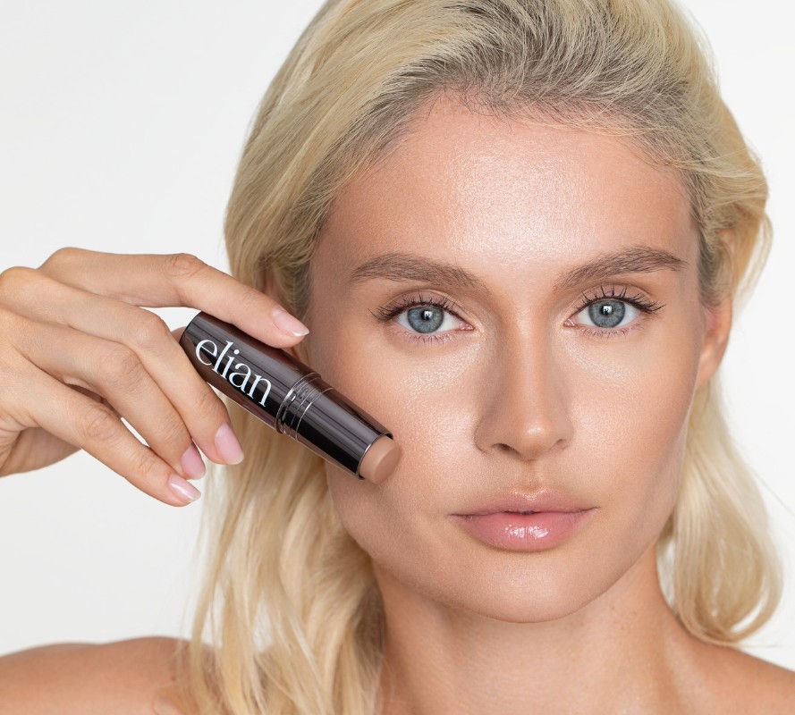 Фото: архивы пресс-службы Elian Russia. Скульптор в стике Architect Contouring Stick