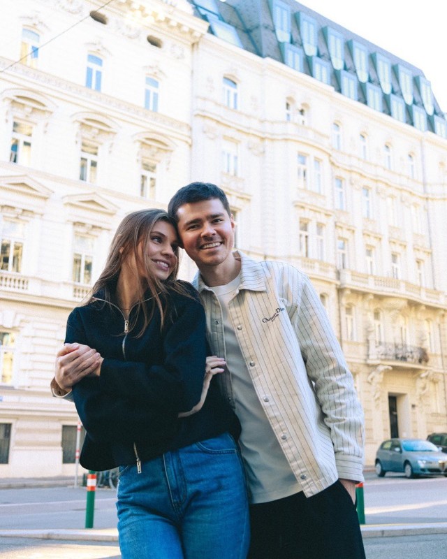 Аяза Шабутдинов с женой. Фото: соцсети/@ayazshabutdinov