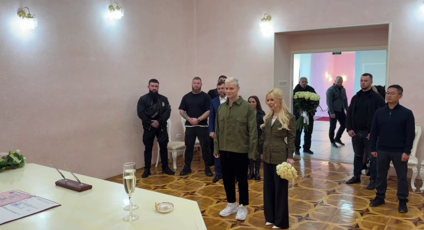 Saint Laurent стал самым популярным брендом мира по версии Lyst Index
Saint Laurent стал самым популярным брендом мира по версии Lyst Index