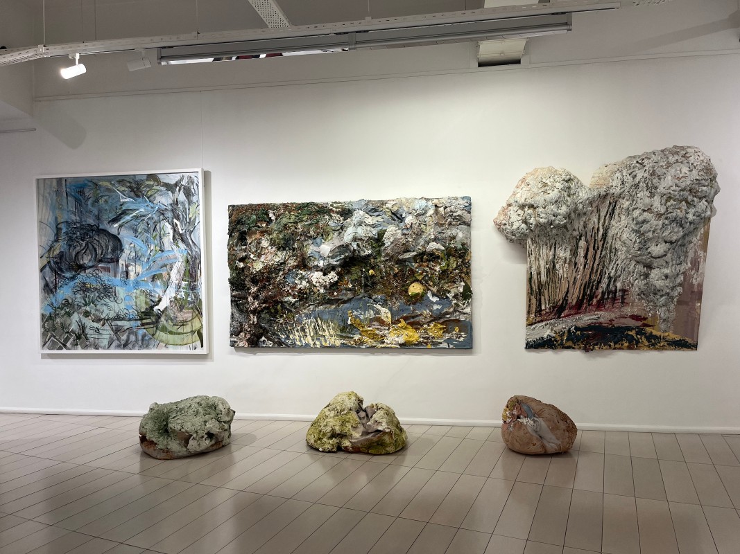 Фрагменты постоянной экспозиции в Музее современного искусства Баку. Фото: Юлия Крышевич